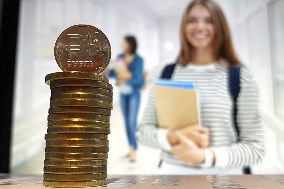 В России предложили ограничить цены на платное образование