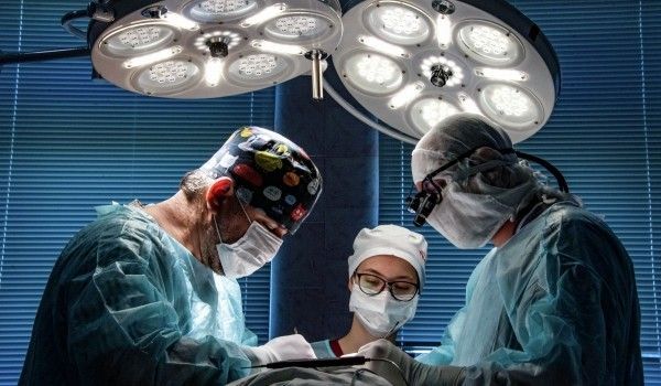 Столичные врачи спасли беременную пациентку с опухолью паращитовидной железы