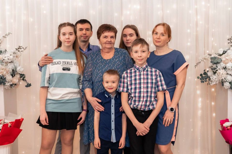 Многодетная семья Шелеповых из Владимира удостоена медали ордена «Родительская слава»