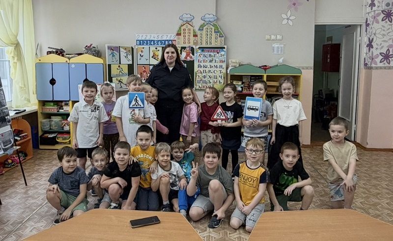 Госавтоинспекторы провели обучающие занятия для воспитанников детского сада № 14 г. Сыктывкара