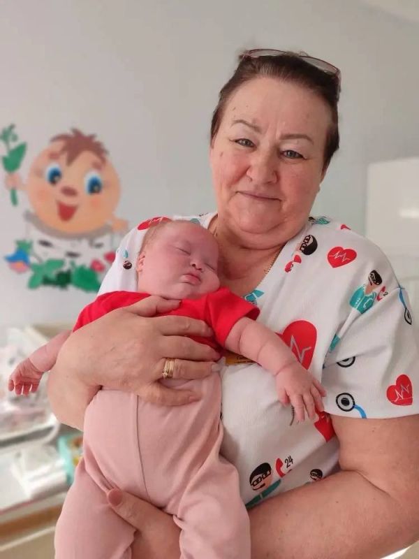 Малышка, которую бросили родители