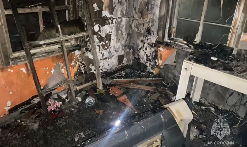 Старший сын услышал крики: в Свободном горел дом многодетной семьи