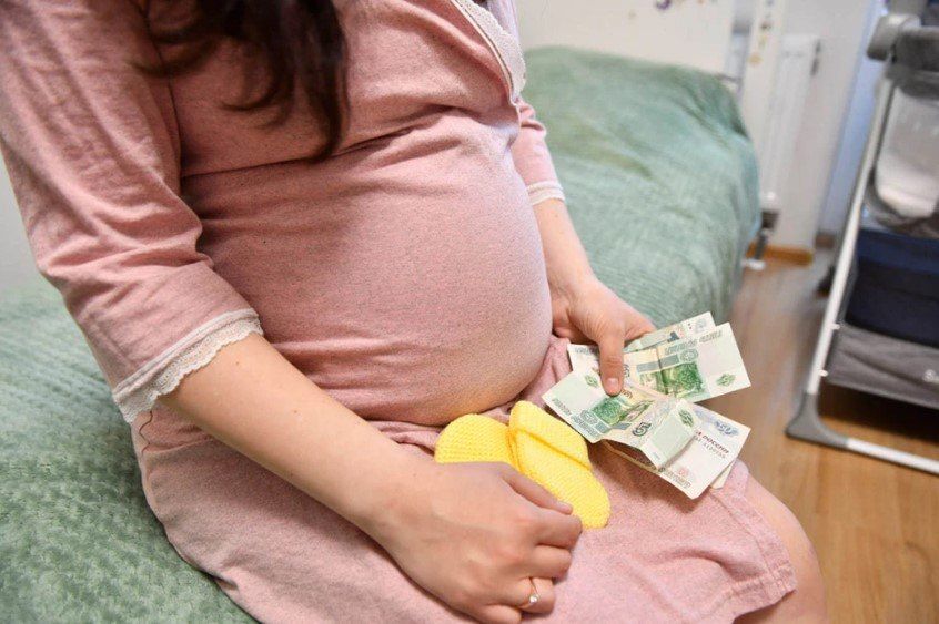 В Иркутской области семьи участников специальной военной операции могут получить единовременную выплату в размере 10 тысяч рублей при рождении ребенка