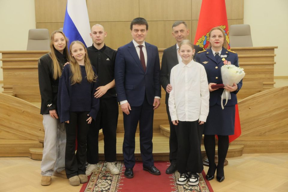 Губернатор Красноярского края вручил региональные и государственные награды 34 жителям региона