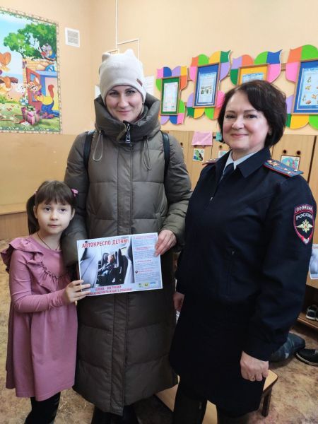 В Татищево сотрудники Госавтоинспекции провели акцию «Маленький пассажир – большая ответственность!»