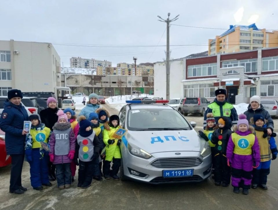 Холмские автоинспекторы провели акцию «Водитель, не спеши — пропусти пешехода!»