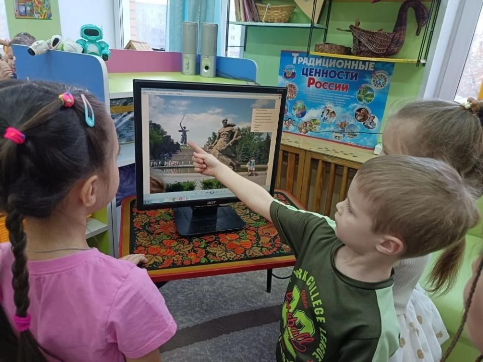 Воспитанники детских садов Абакана почтили память героев Сталинграда