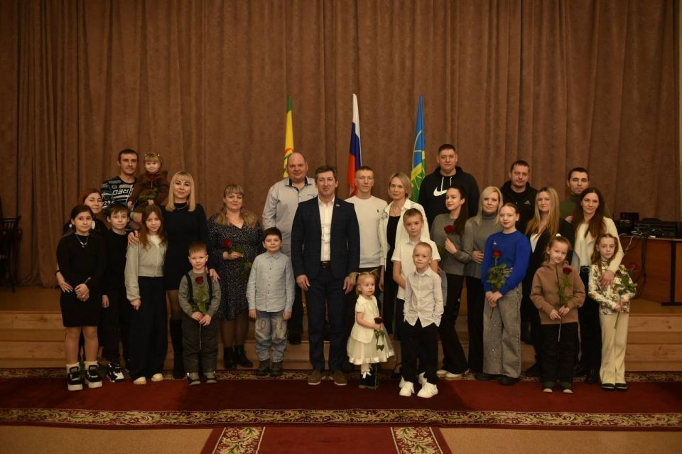 В Заречном 8 молодых семей получили жилищные сертификаты