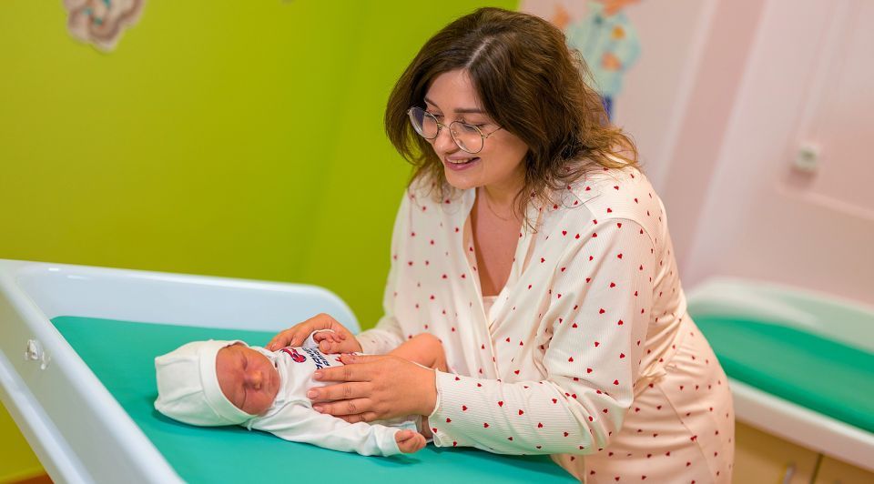 «ФАКЕЛ ЯМАЛ» в честь юбилея клуба дарит подарки новорожденным ямальцам