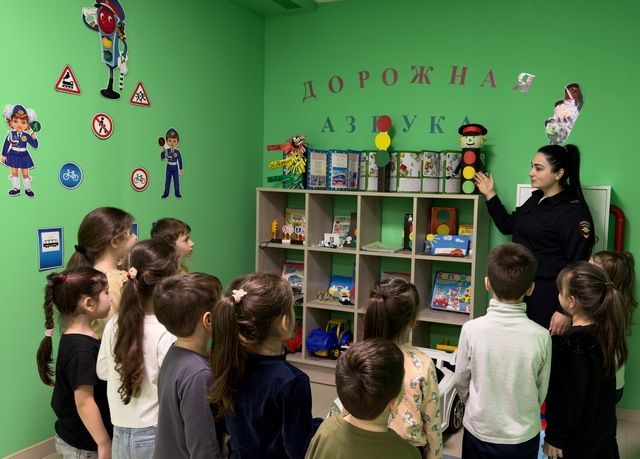 В Адыгейске госавтоинспекторы провели урок дорожной безопасности