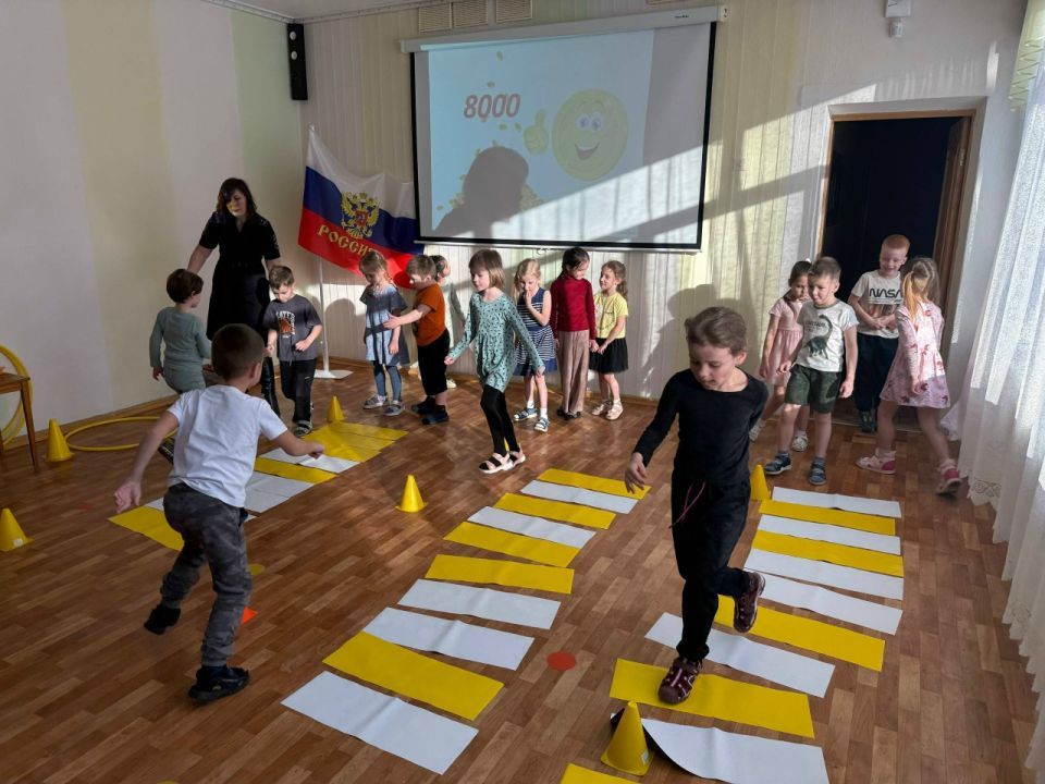 Тверские дошколята детского сада № 2 поучаствовали в игре по Правилам дорожного движения «Кто хочет стать «Отличным пешеходом»