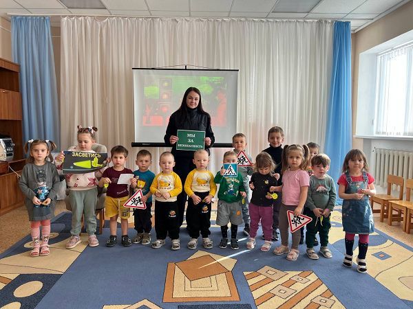 В Алексеевском округе автоинспекторы провели с воспитанниками детских садов мастер-классы по использованию детских автокресел
