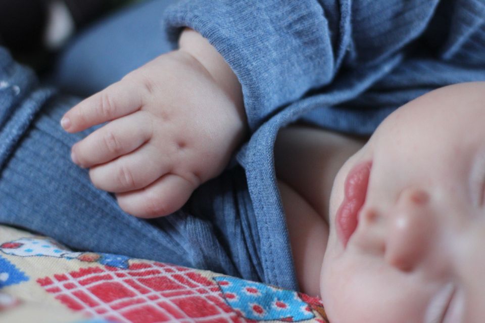 Неонатолог рассказала, как гулять с новорожденным в мороз