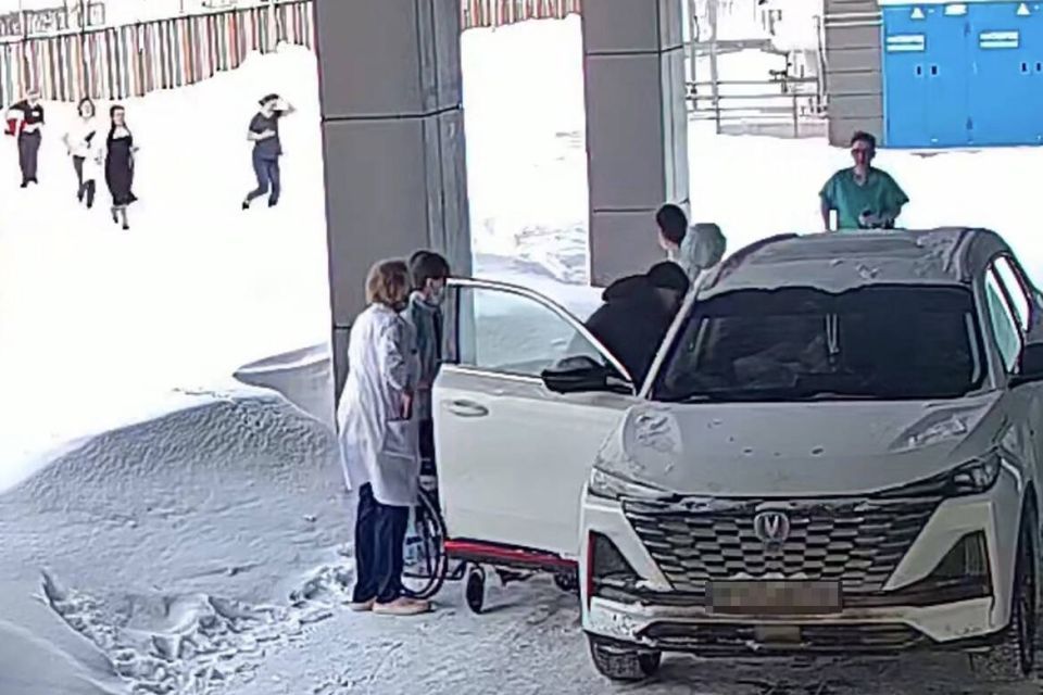 Жительница Казани родила ребенка в машине по пути к роддому