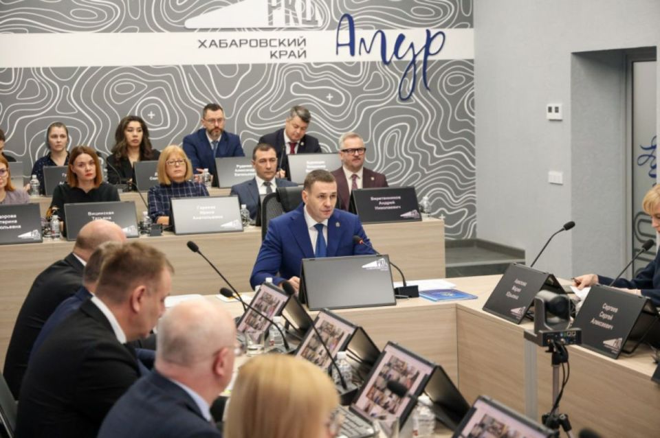 На третьей стратсессии во главе с Дмитрием Демешиным обсудили демографические проблемы