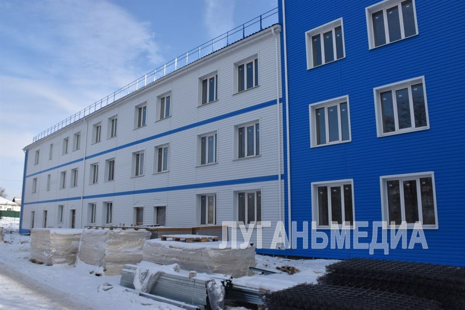 В Брянке регион-шеф продолжает капитальный ремонт неэксплуатируемого лечебного корпуса детской больницы