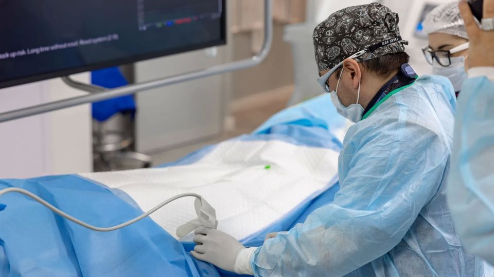 В Надыме спасли маму и дочь в критический момент родов