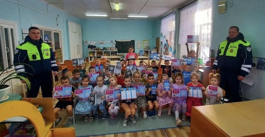 Полицейские Княжпогостского района проводят уроки дорожной безопасности для воспитанников детских садов