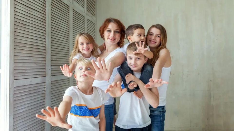 Радость многодетным: пособие при превышении доходов решили сохранить