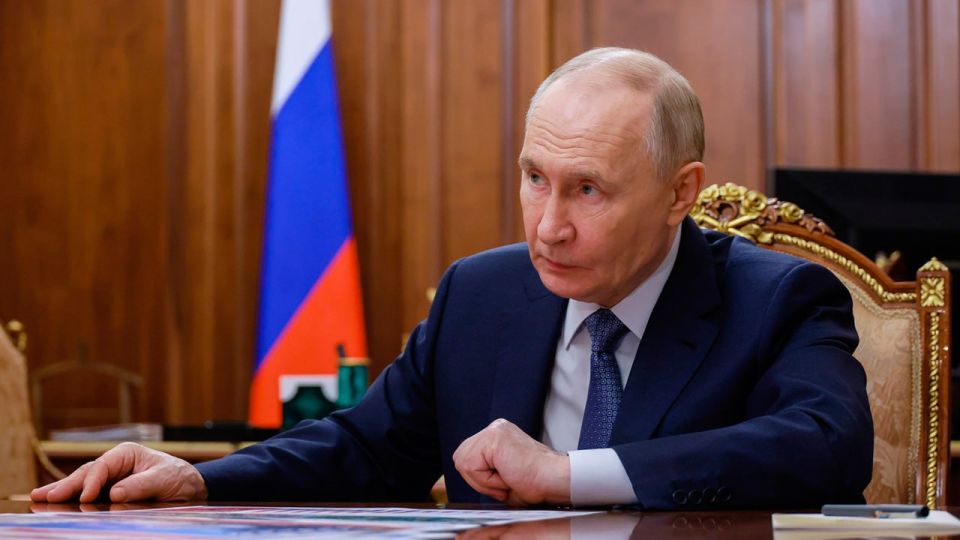 Путин поручил рассмотреть возможность погашения государством 450 тыс