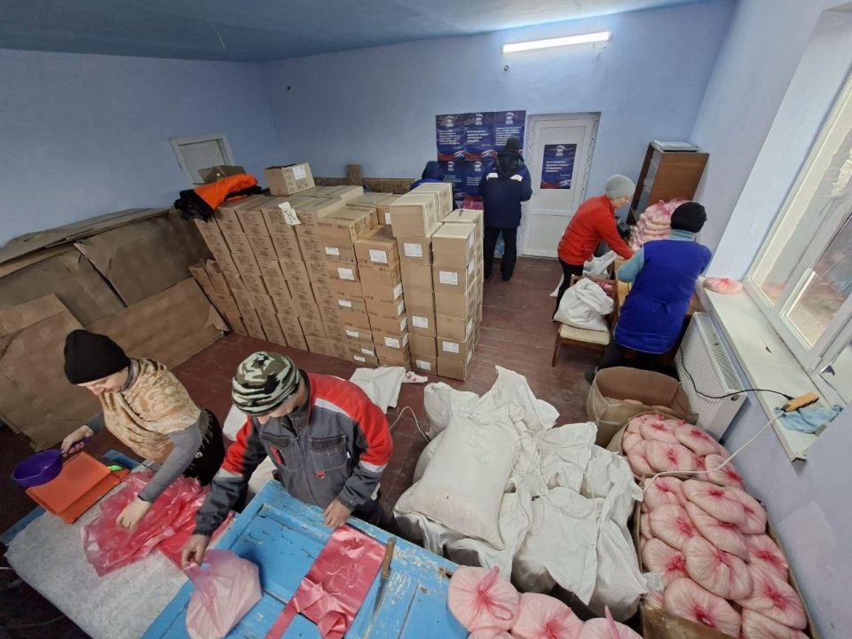 В прифронтовые села Каховского округа была передана партия гуманитарной помощи