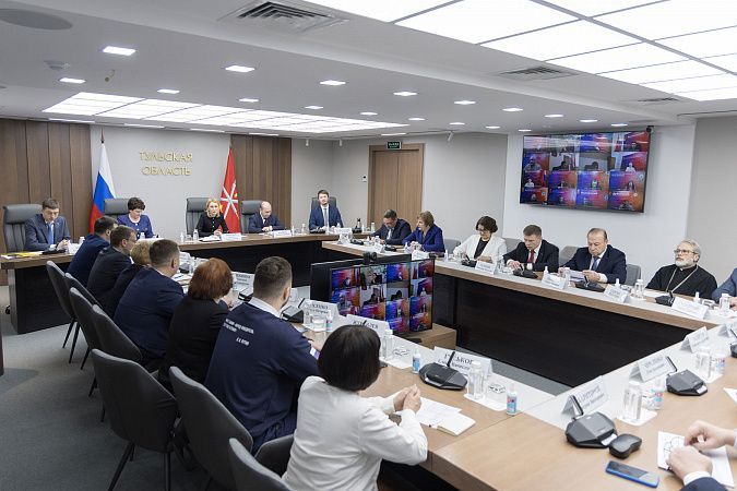 Повышение рождаемости и поддержку семей обсудили на Совете при Губернаторе по семейной и демографической политике
