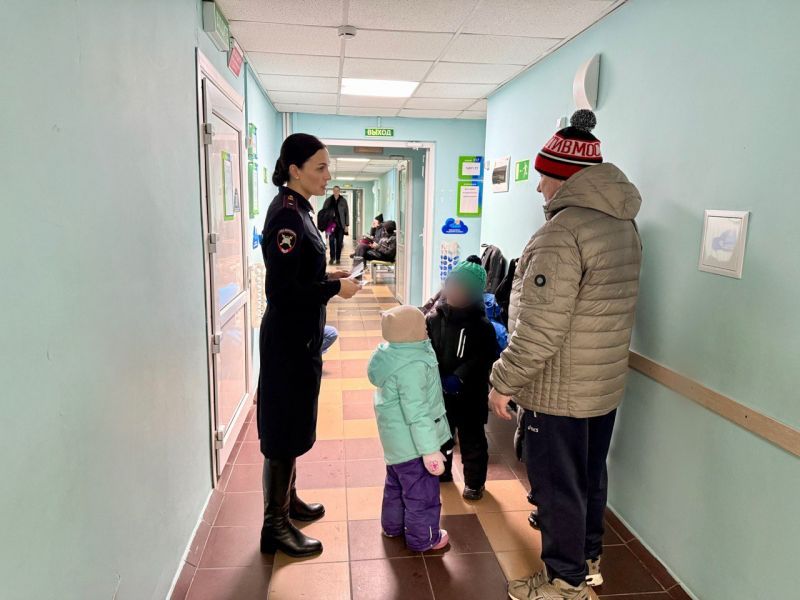 Сотрудники Госавтоинспекции проводят акции в медицинских учреждениях