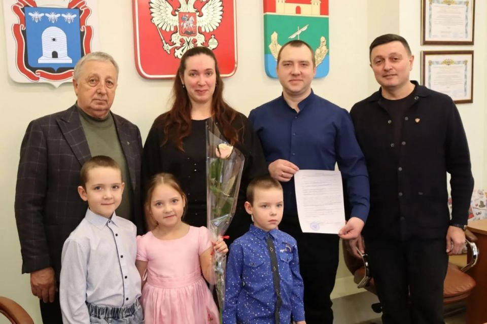 Молодым семьям Мичуринского округа вручили жилищные сертификаты