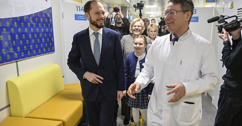 Виталий Королев открыл новую детскую поликлинику в Торжке