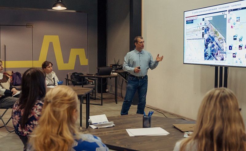 Центр поддержки молодой семьи провел для родителей занятие по цифровой безопасности детей и подростков