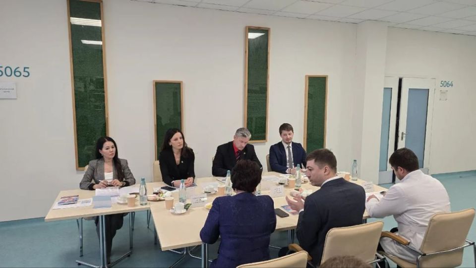 Поддержка будущих мам и семей с детьми. В Туле прошел круглый стол в рамках демографической недели