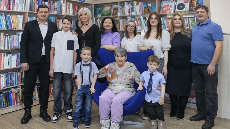 Пуровчанка получила медаль за большую семью