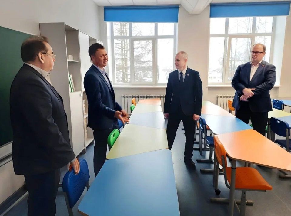 Депутаты постоянной комиссии по здравоохранению, демографической и семейной политике ознакомились с работой модернизированных социальных объектов Глазова