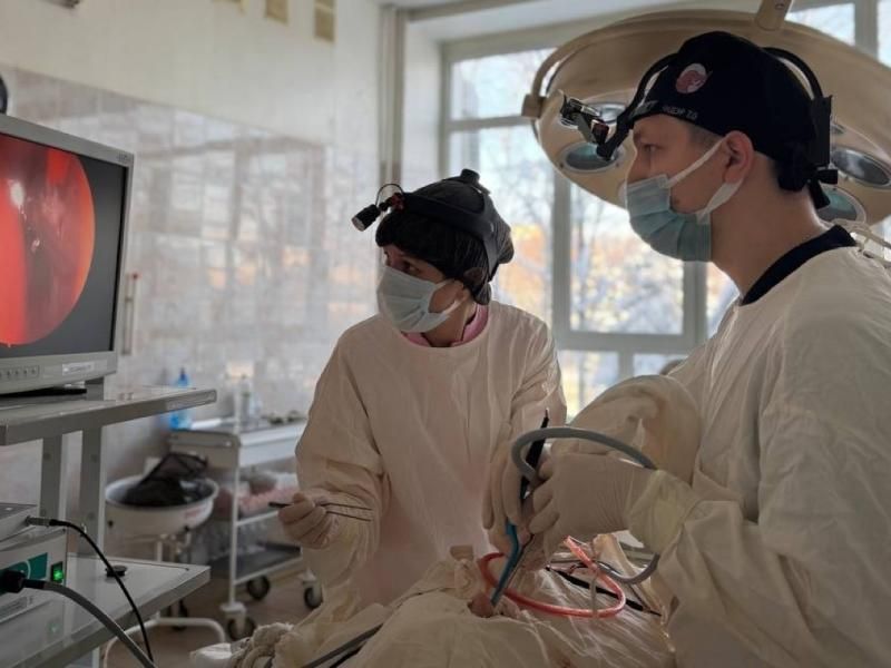 В Рязани впервые провели эндоскопическую операцию подростку с редкой патологией