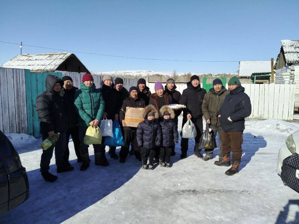 Таксисты Эрзина помогли многодетным семьям в преддверии Шагаа
