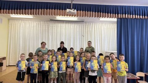 В гостях у «Суунчи»: дошколята повторили ПДД вместе с инспектором