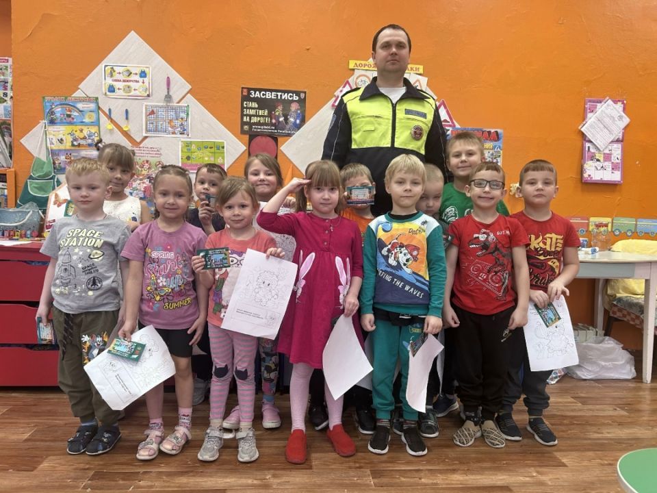 Сотрудники Госавтоинспекции Тверской области провели уроки дорожной грамотности для воспитанников детских садов