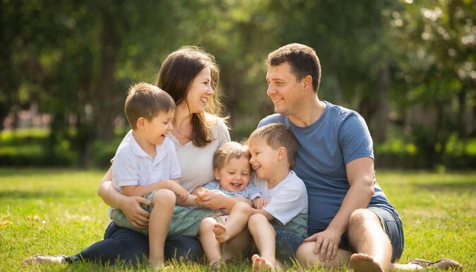 Госдума приняла закон о сохранении пособия для многодетных семей