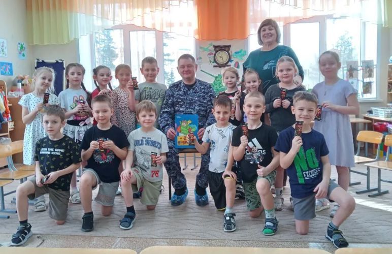 В Пензенской области росгвардейцы провели для воспитанников детского сада урок патриотического воспитания ко Дню защитника Отечества