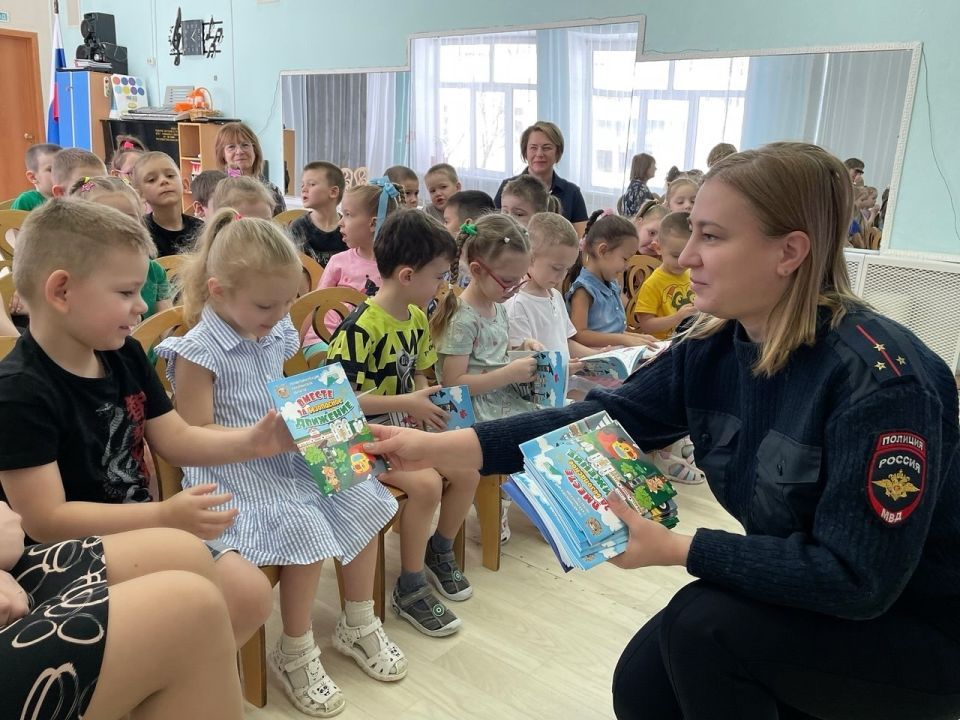 Викторина по правилам дорожного движения прошла в детском саду города Охи