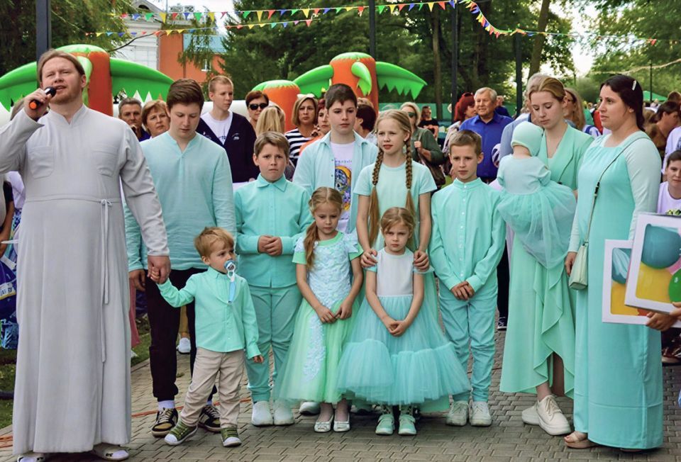 Многодетная семья Гороховых из Алатыря удостоилась ордена «Родительская слава»