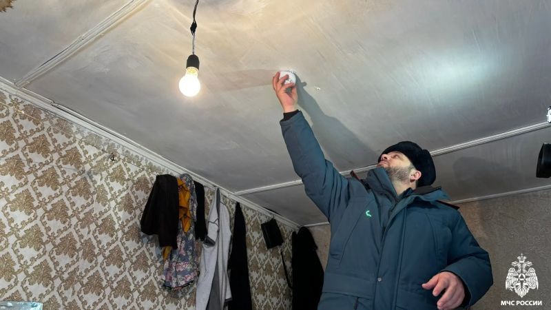 В Сунже в домах многодетных семей бесплатно установили пожарные извещатели