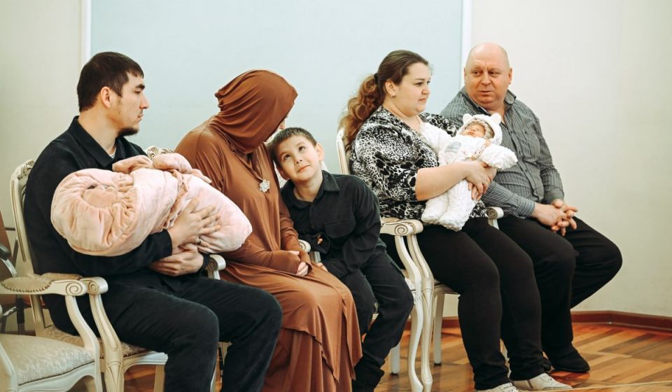 Курские семьи получают 300 тысяч рублей при рождении третьего ребёнка