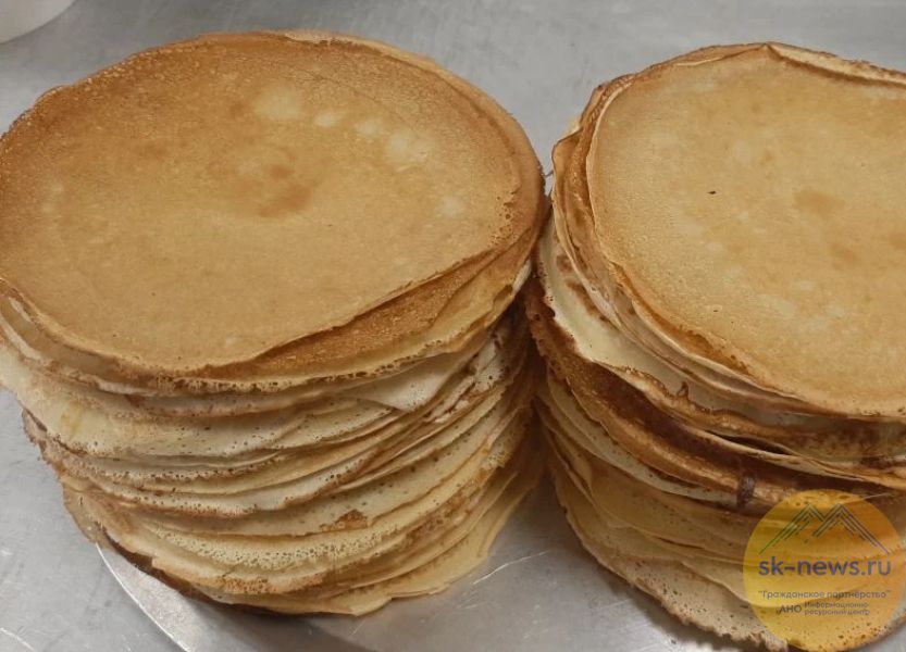 В детскую больницу Пятигорска пришла Масленица: работники пищеблока испекли пациентам кружевные блины