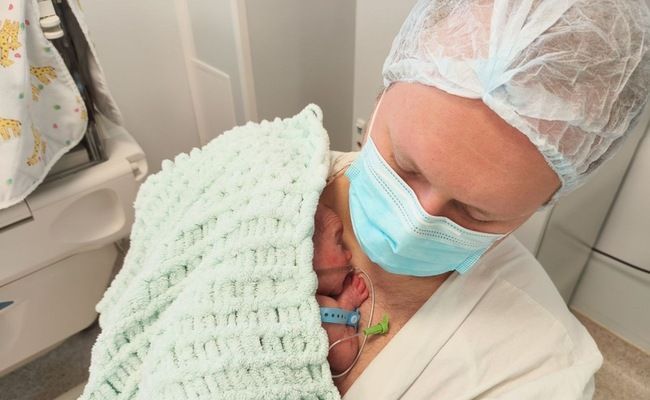 В пензенском Минздраве рассказали, как мужчины помогают выхаживать недоношенных детей в перинатальном центре