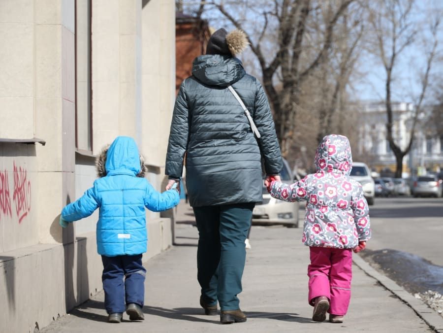 Иркутская область направит 155,3 млн рублей на поддержку семей при рождении детей