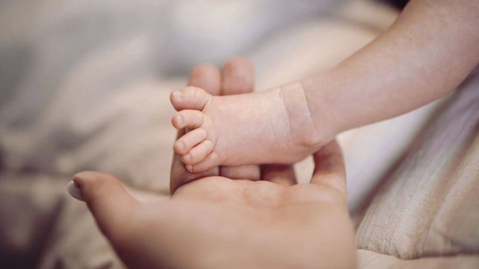 Врачи Ноябрьска за неделю помогли появиться на свет 34 малышам