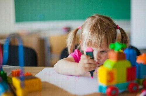 Россиянам через памятки объяснят, как правильно воспитывать детей