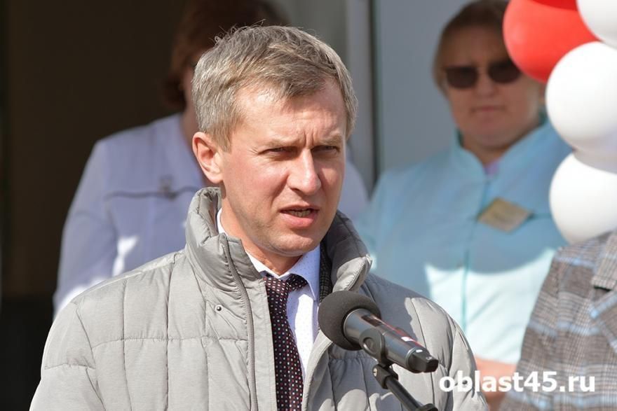 Министр по делам ГО и ЧС Куренков отметил труды главврача Курганской детской поликлиники