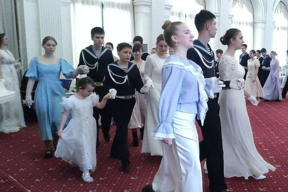 В Ливадии состоялся Морской кадетский бал